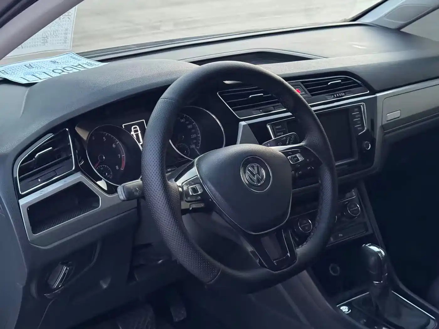 Volkswagen Touran 2018 Touran L 280TSI DSG Elegance 7-seater фото 7