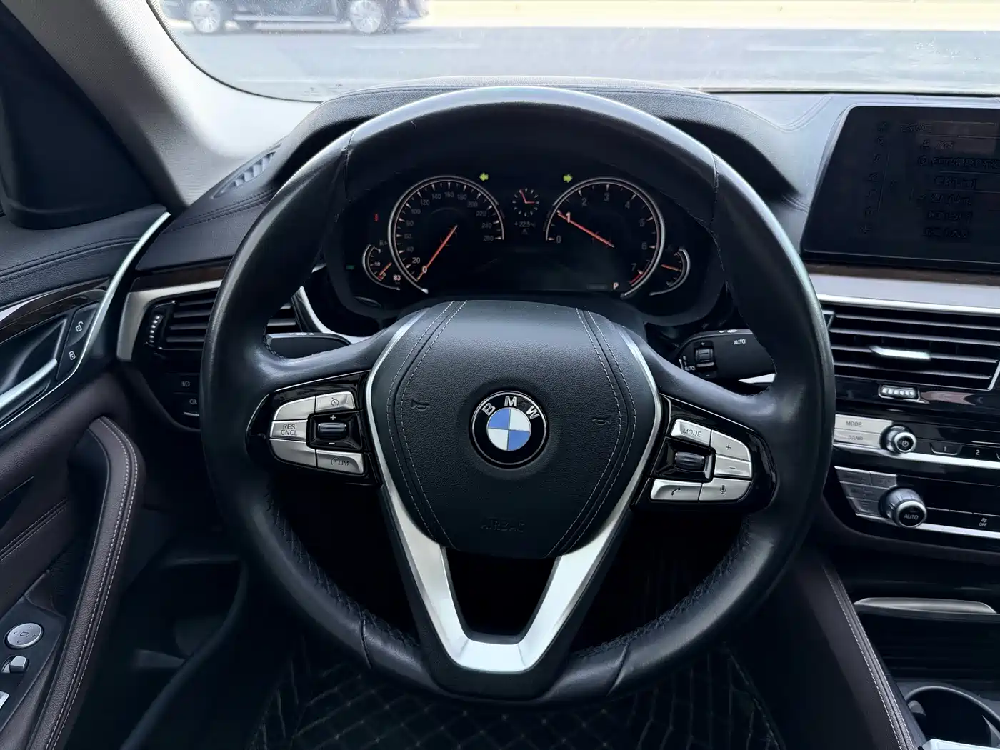BMW 5 Series 2018 525Li Luxury Package фото 11
