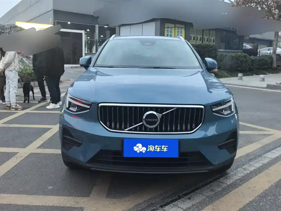 VOLVO XC40