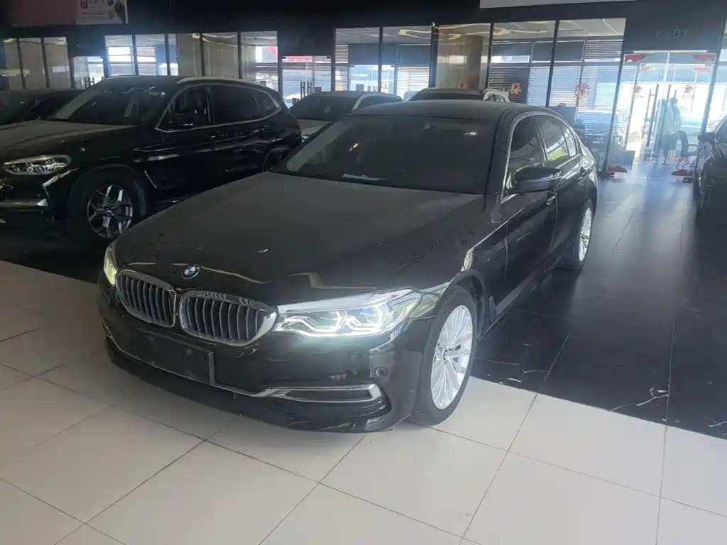 Photo 2 - BMW 5 Series