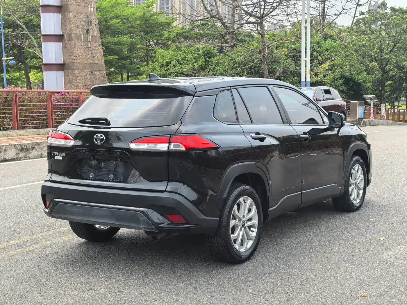 Toyota Frontlander 2022 2.0L CVT Leading Edition фото 19