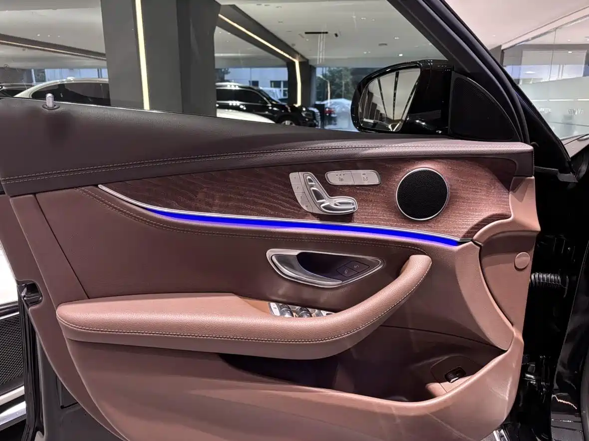 Mercedes-Benz E-Class 2023 E 300 L Fashion фото 19