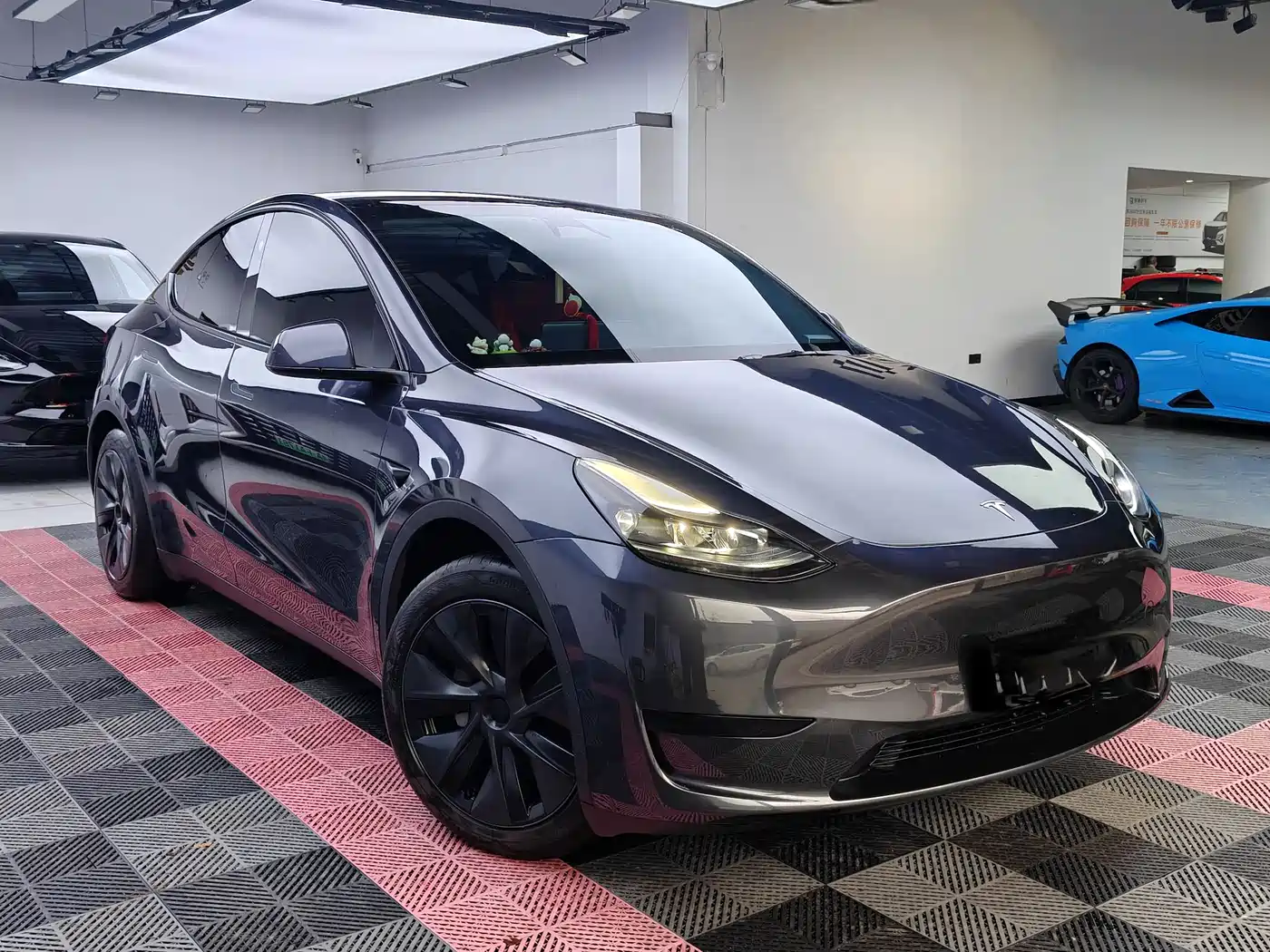 TESLA MODEL Y