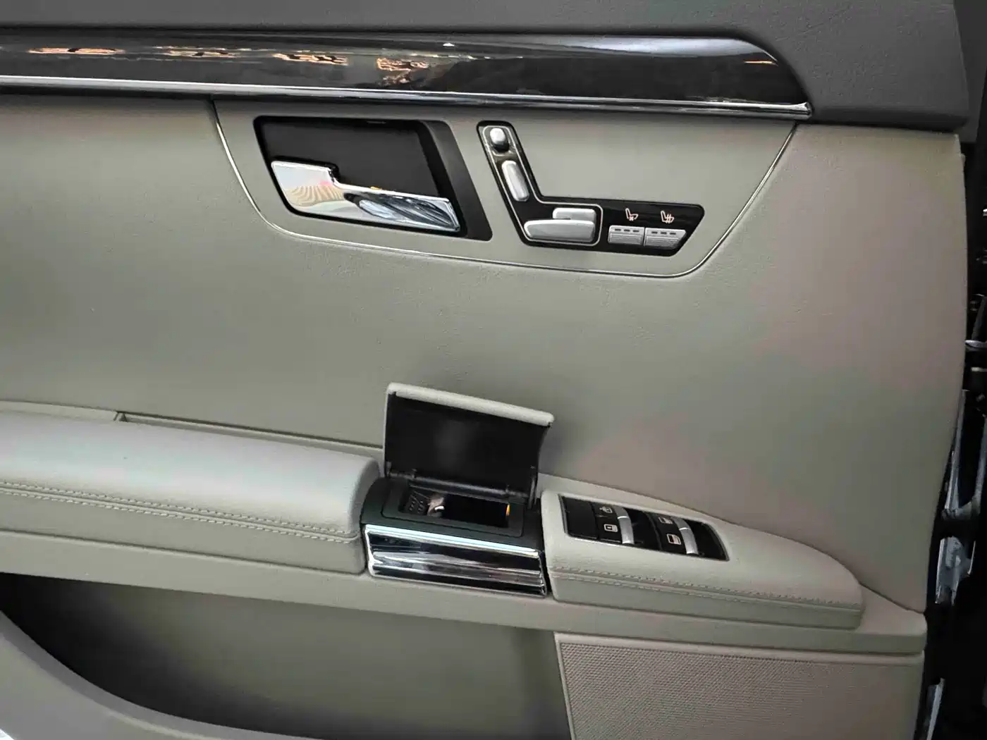 Mercedes-Benz S-Class 2010 S 300 L Luxury фото 32