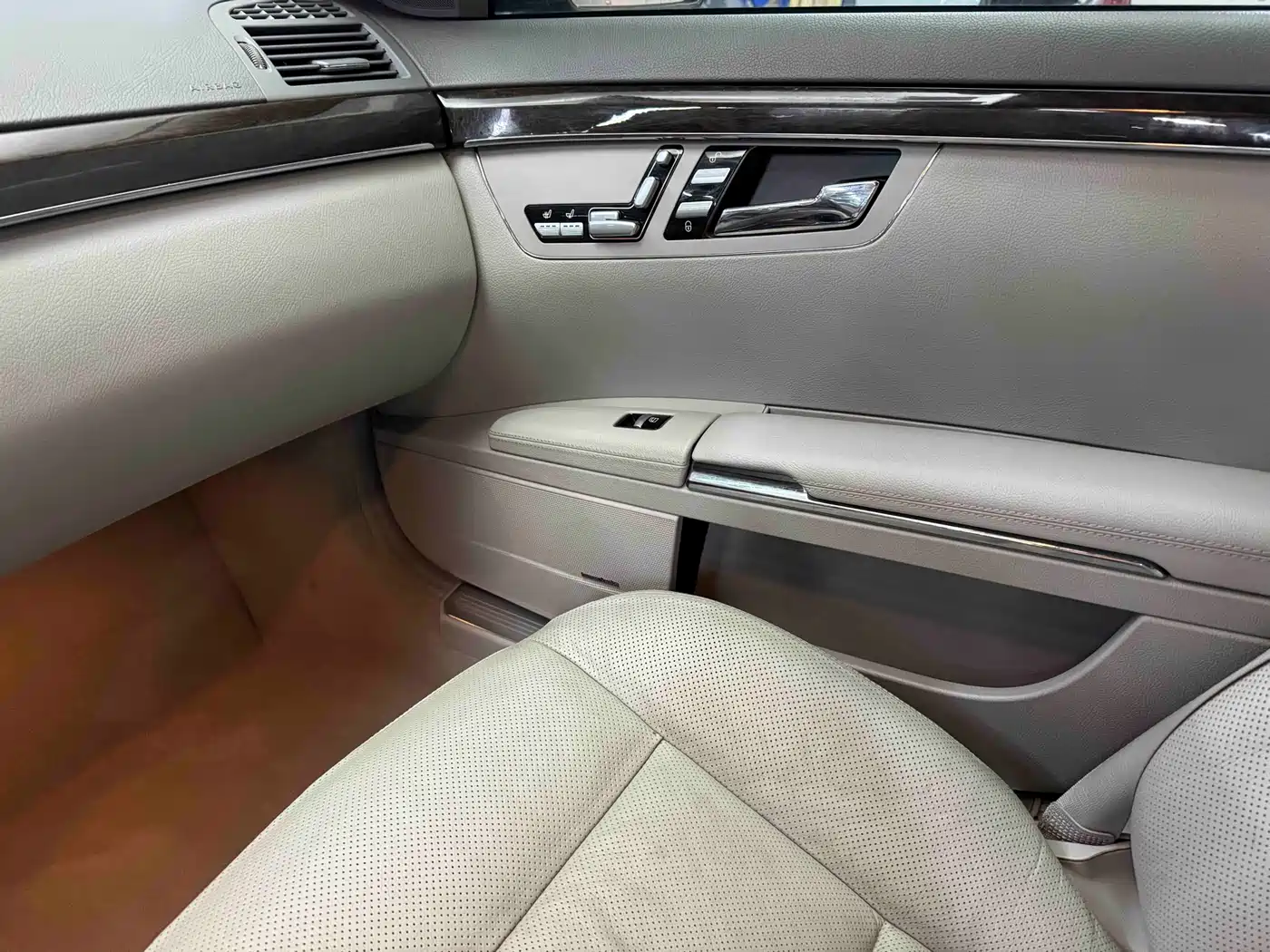 Mercedes-Benz S-Class 2010 S 300 L Luxury фото 27