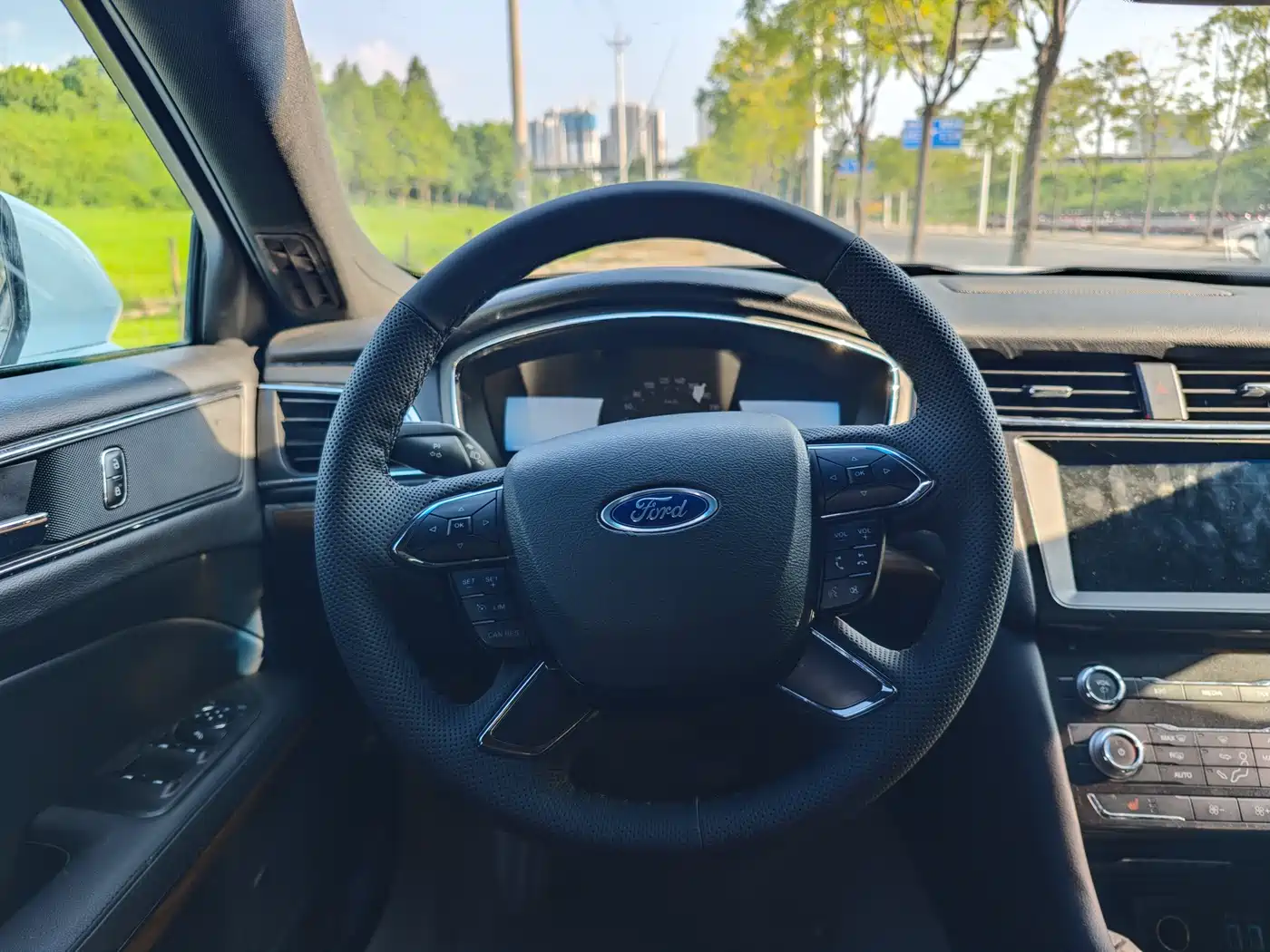Фото 15 - Ford Taurus