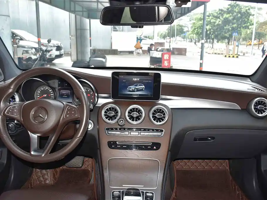 Mercedes-Benz GLC 2018 GLC 300 4MATIC Dynamic фото 13