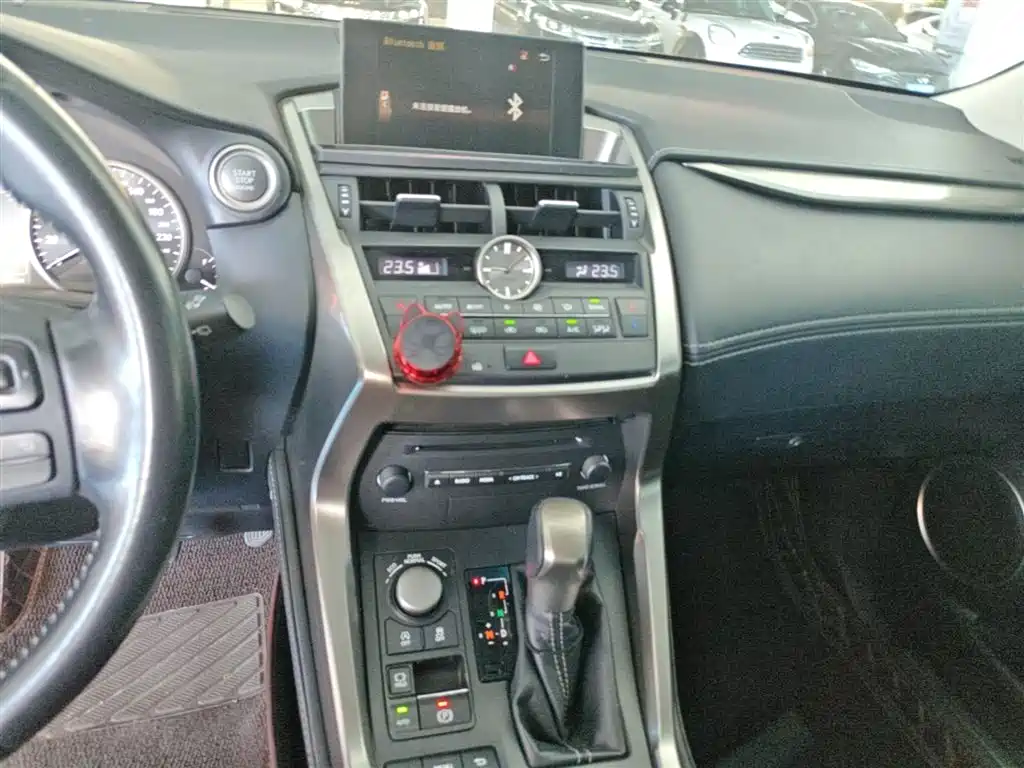Lexus NX 2017 200 FWD Sharp Edition фото 13