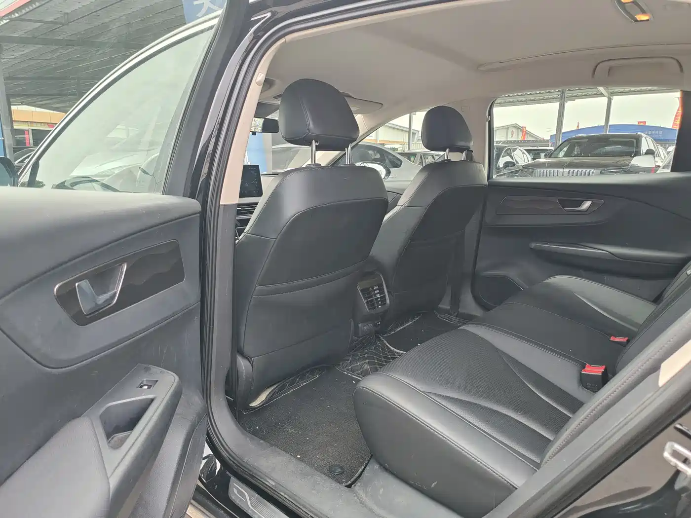 Hongqi E-QM5 2022 431km Charging Enjoyment Edition фото 7