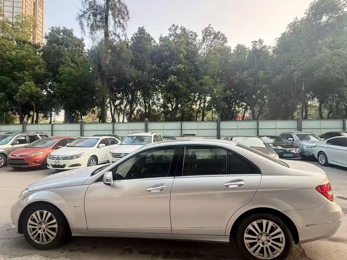 صورة 5 - Mercedes-Benz C-Class