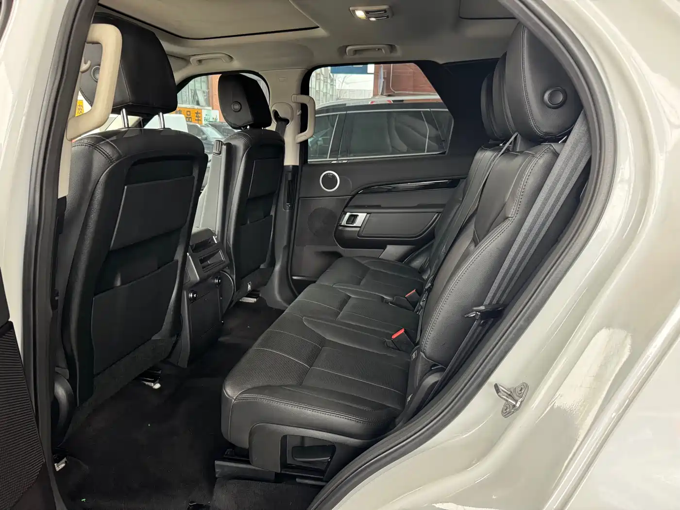 Land Rover Discovery 2017 3.0 SC V6 SE фото 8