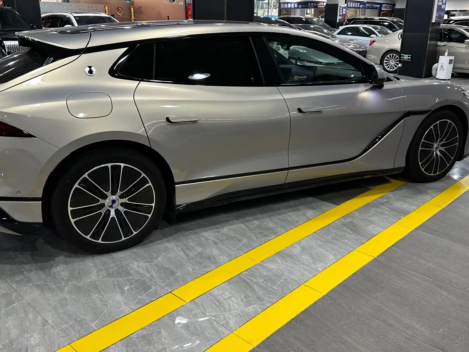 Фото 10 - Denza Z9GT