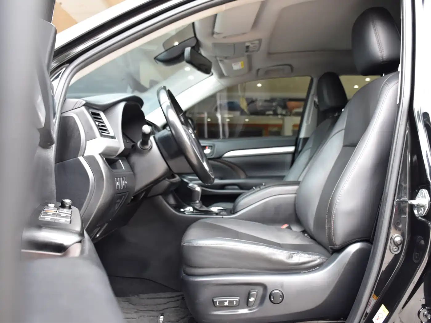 Toyota Highlander 2021 2.0T FWD Luxury 7-Seater фото 8