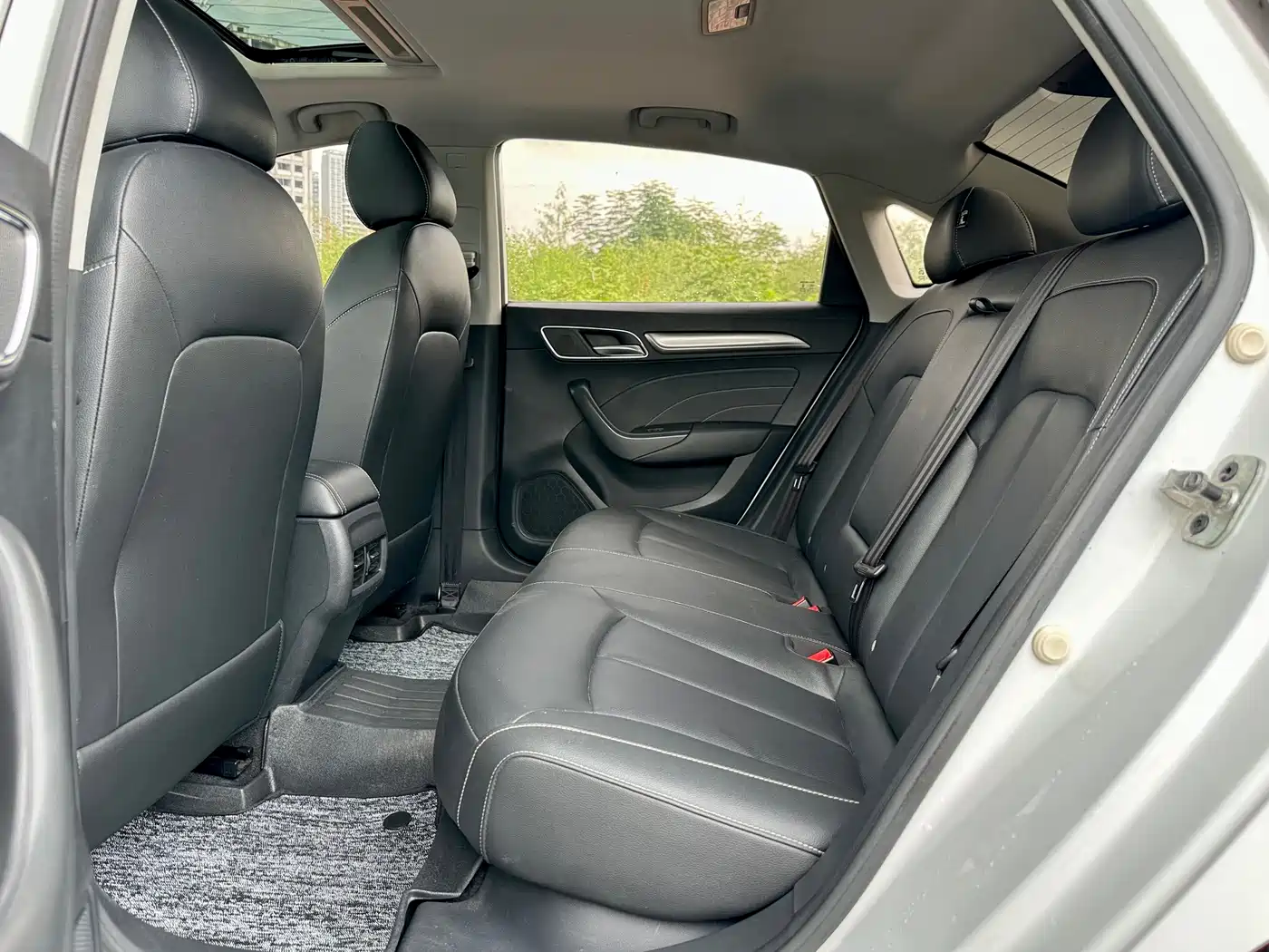 Roewe i6 2021 2020 PLUS 1.6L CVT 4G Connected Glory Holographic Edition
