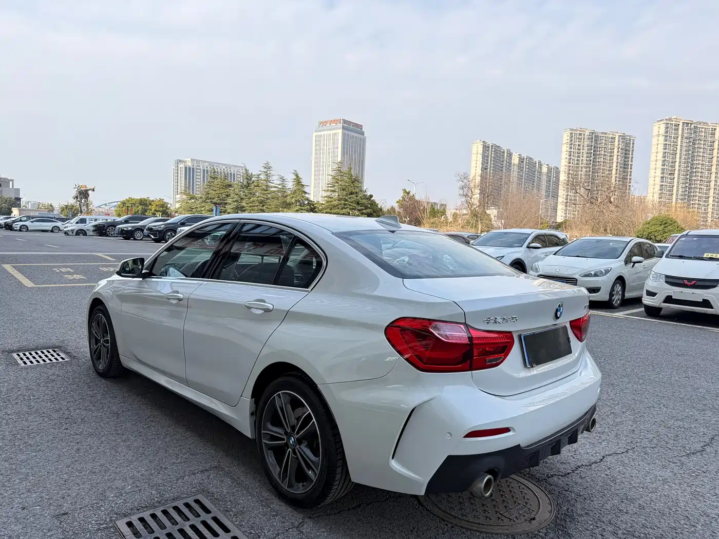 BMW 1 Series 2021 120i M Sport фото 16
