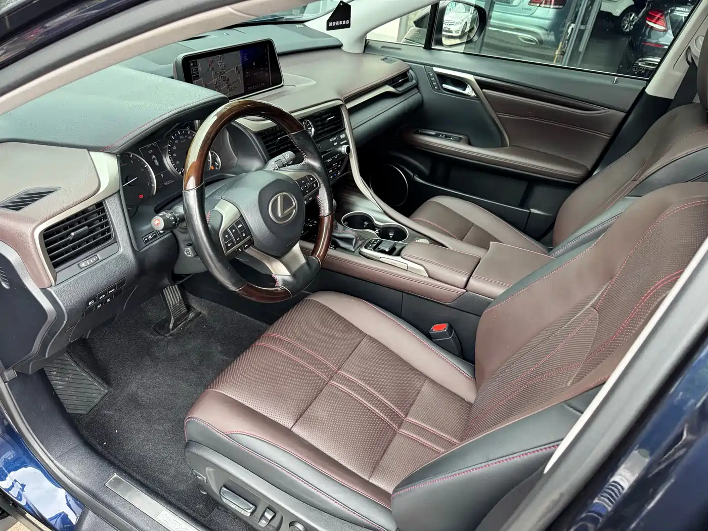 Photo 10 - Lexus RX
