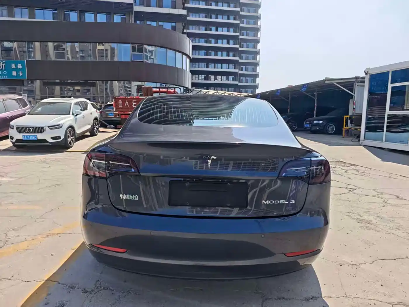 TESLA MODEL 3