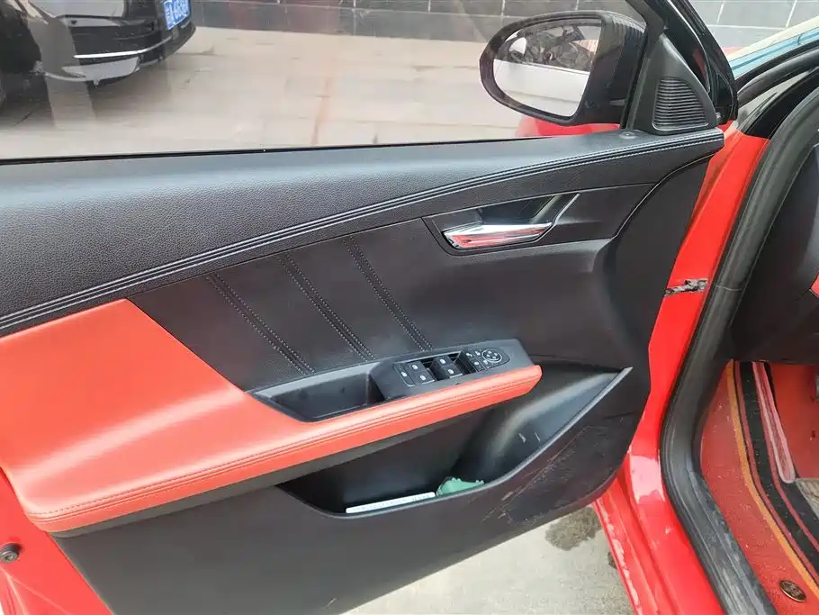 BYD E2