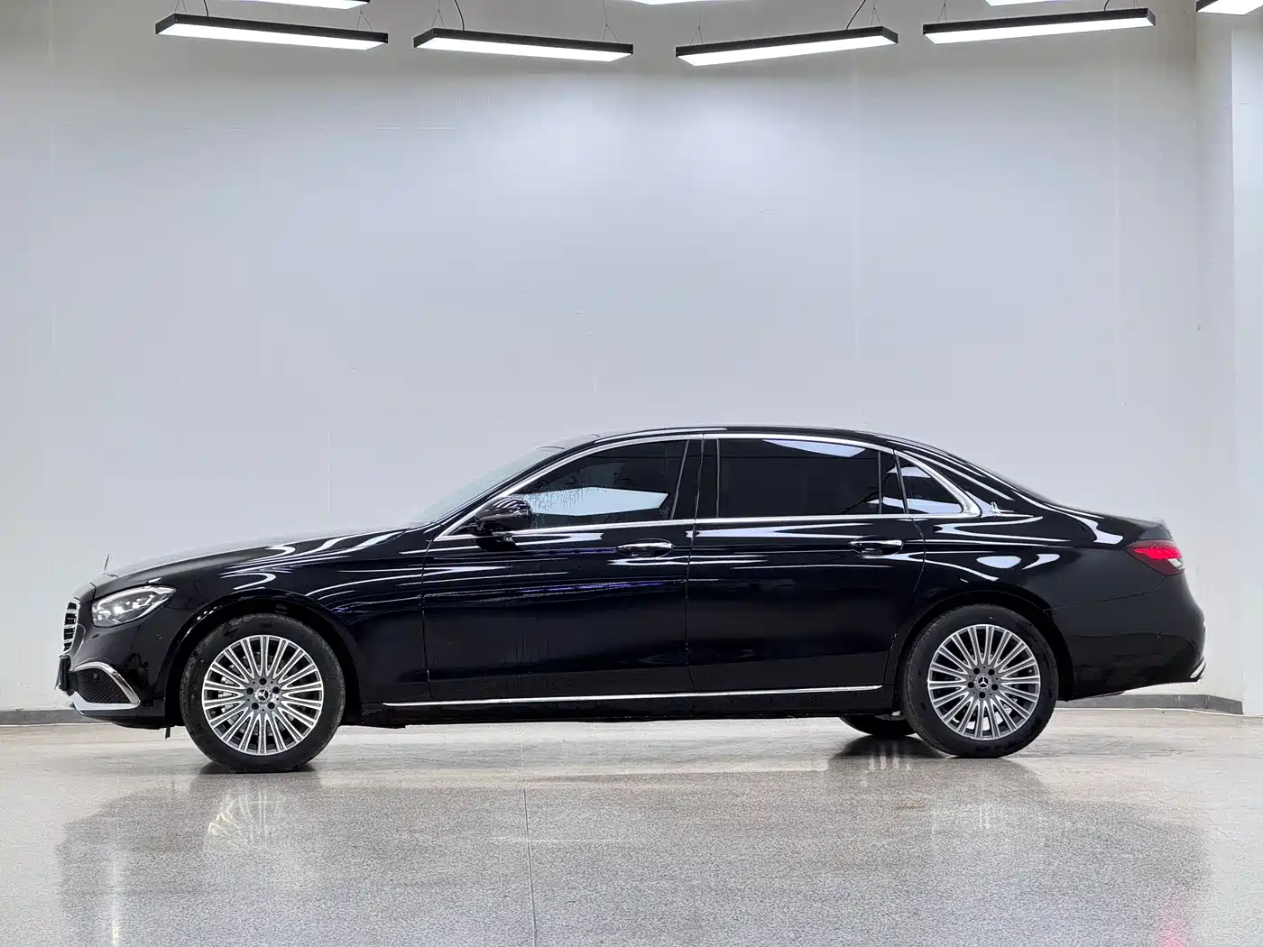 Mercedes-Benz E-Class 2022 E 300 L Luxury фото 7