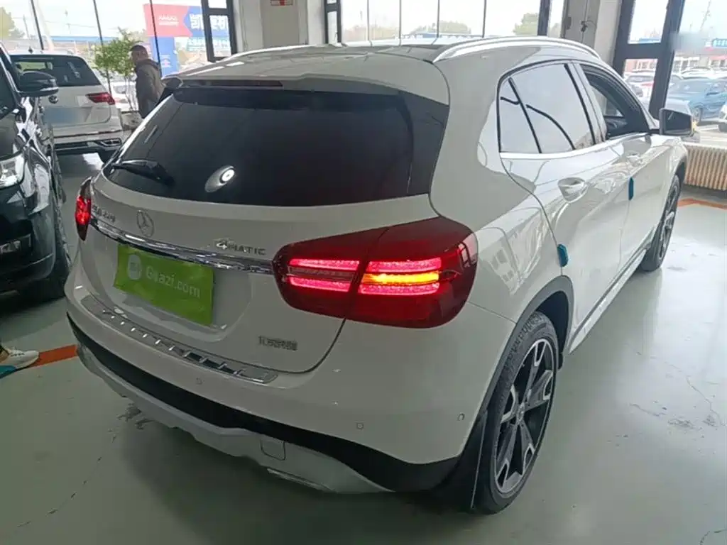 Mercedes-Benz GLA 2017 GLA 220 4MATIC Fashion фото 7