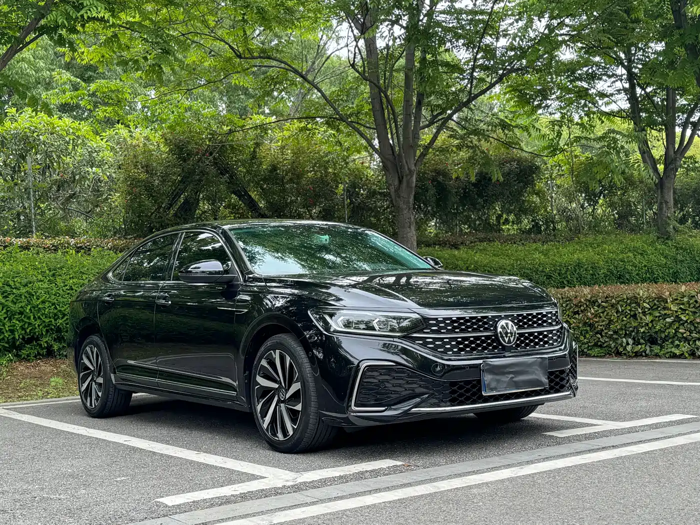 Volkswagen Passat 2022 330TSI Starlight Luxury Edition фото 3