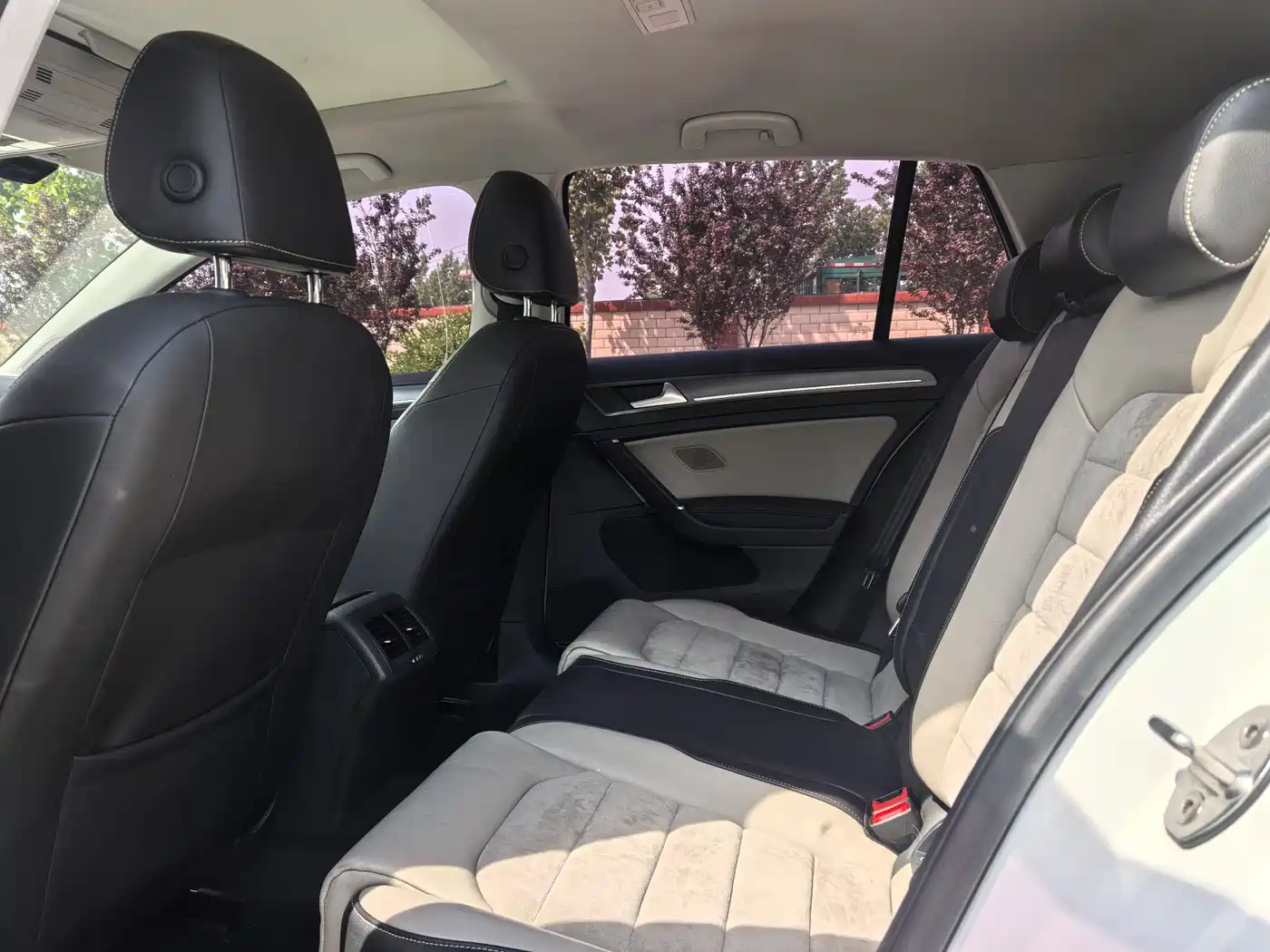 Volkswagen Golf 2017 230TSI Auto Luxury Millionth Anniversary Edition фото 7