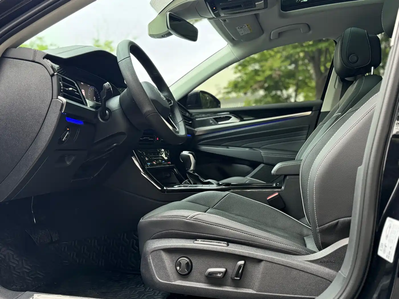 Volkswagen Passat 2022 330TSI Starlight Luxury Edition фото 5