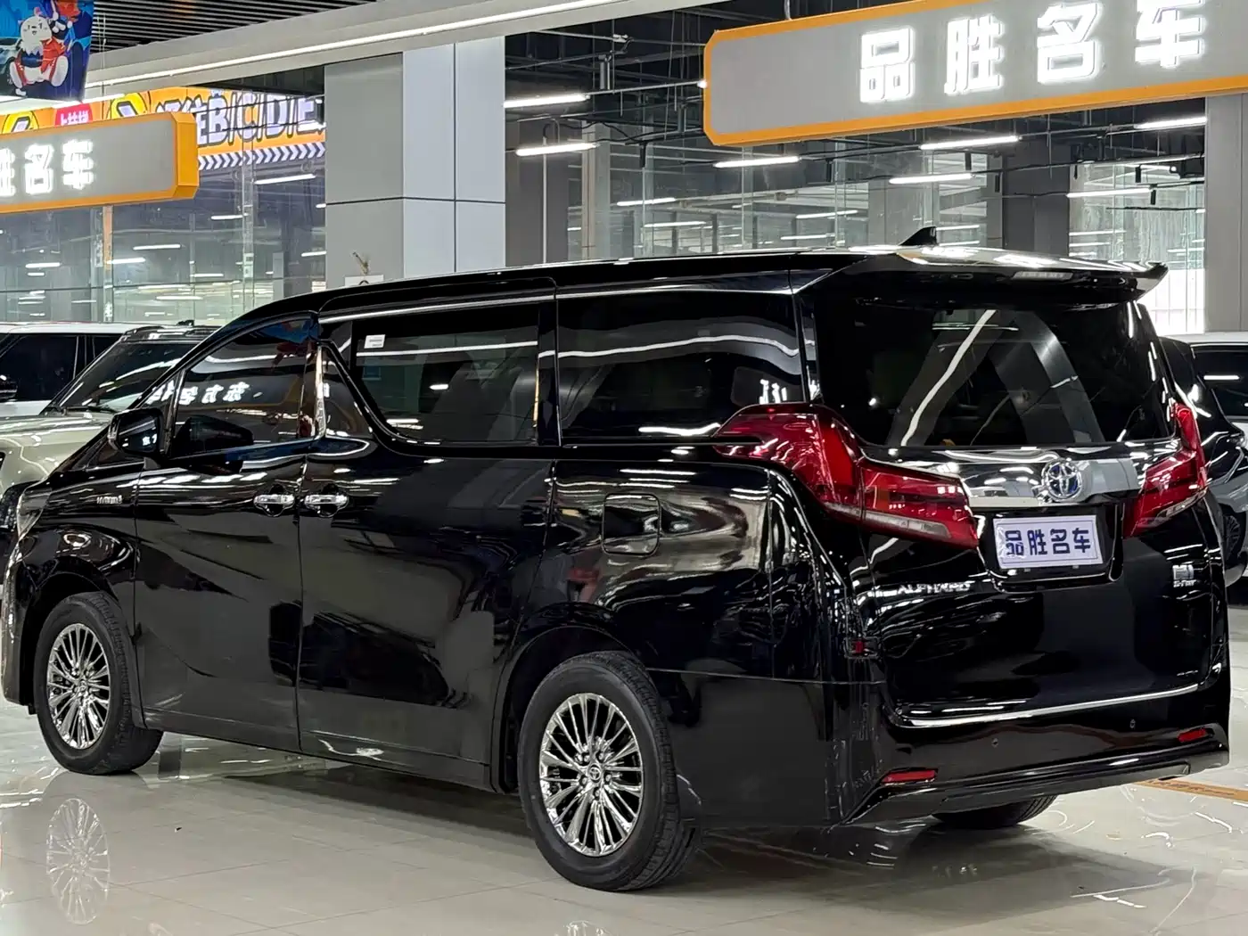 Toyota Alphard 2021 Hybrid 2.5L Luxury фото 3