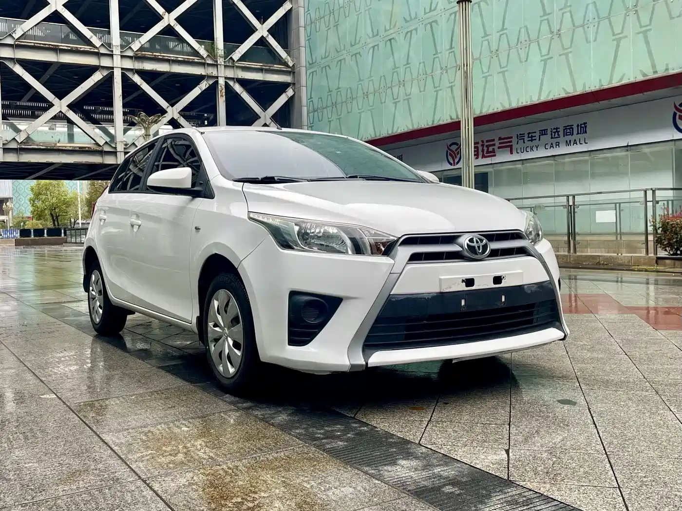 Toyota YARiS L Zhi Xuan 2015 1.5E Auto Charming Edition фото 2