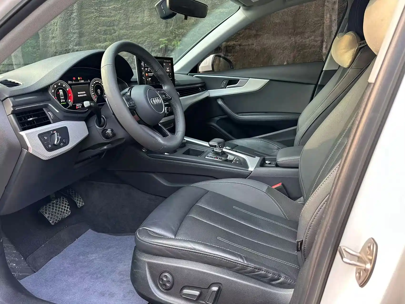 Photo 7 - Audi A4L