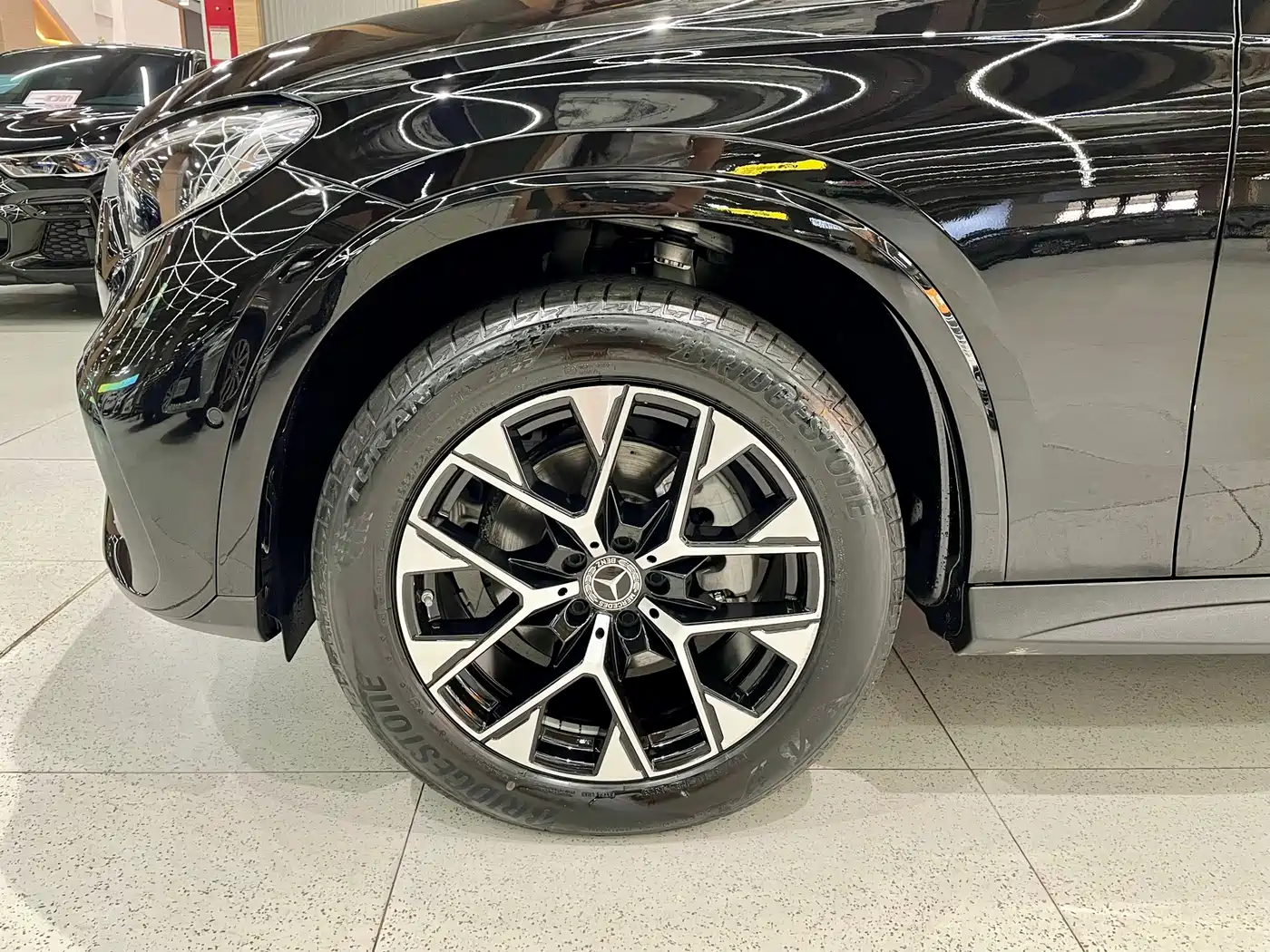 Mercedes-Benz GLC 2023 GLC 260 L 4MATIC Luxury 5-Seater фото 3
