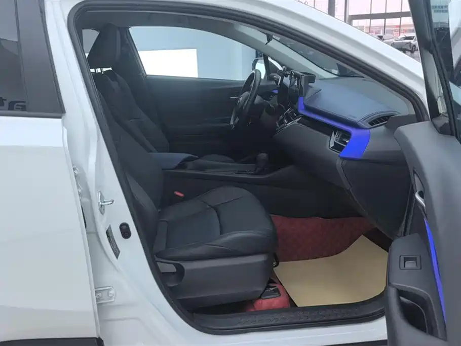 Toyota C-HR 2023 Model 2.0L Premium Edition фото 8