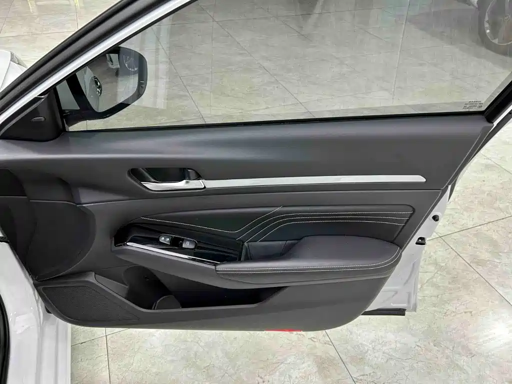 صورة 17 - Nissan Teana