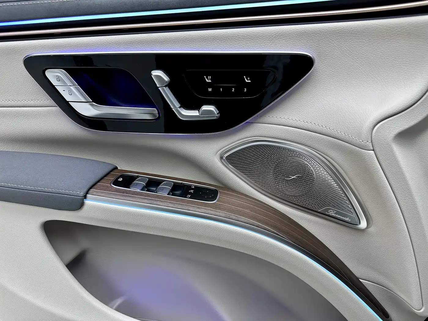 MERCEDES-BENZ EQS SUV