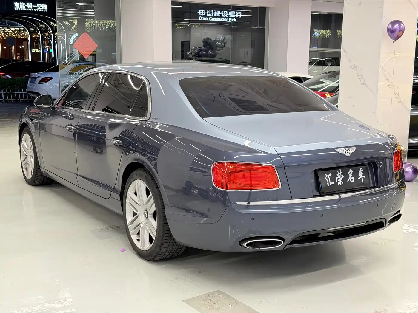 Фото 13 - Bentley Flying Spur