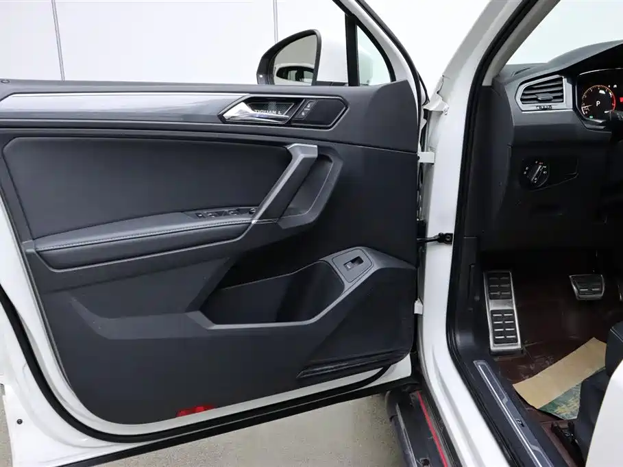Volkswagen Tiguan L 2019 330TSI Automatic 2WD R-Line Flagship Edition China VI фото 11