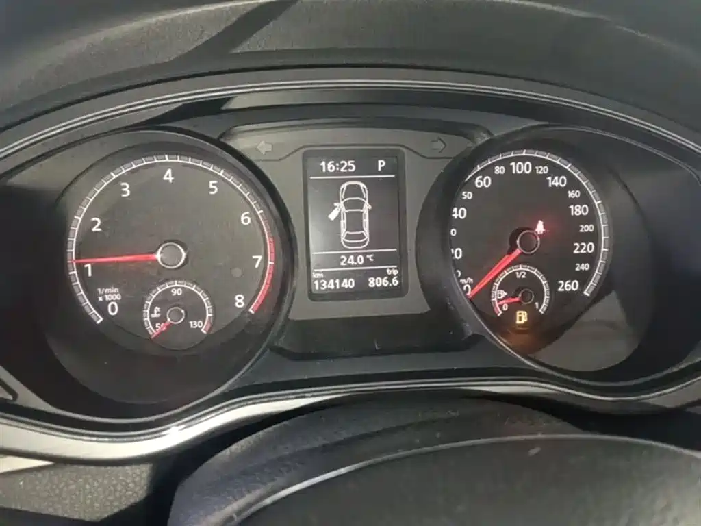 Volkswagen Passat 2016 330TSI DSG Honor Edition фото 12