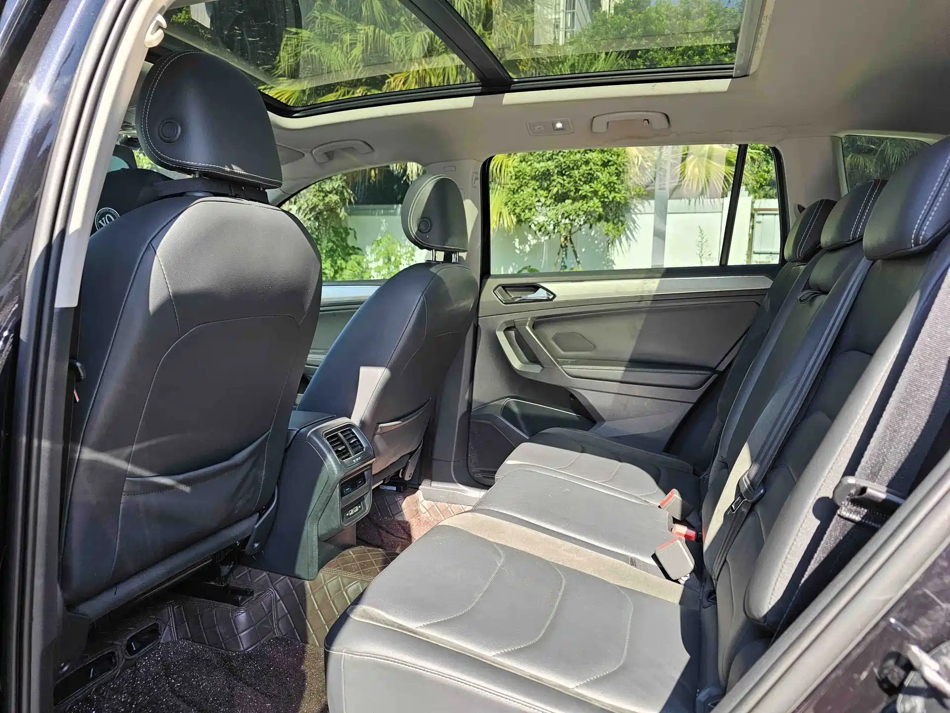 Фото 8 - Volkswagen Tiguan L