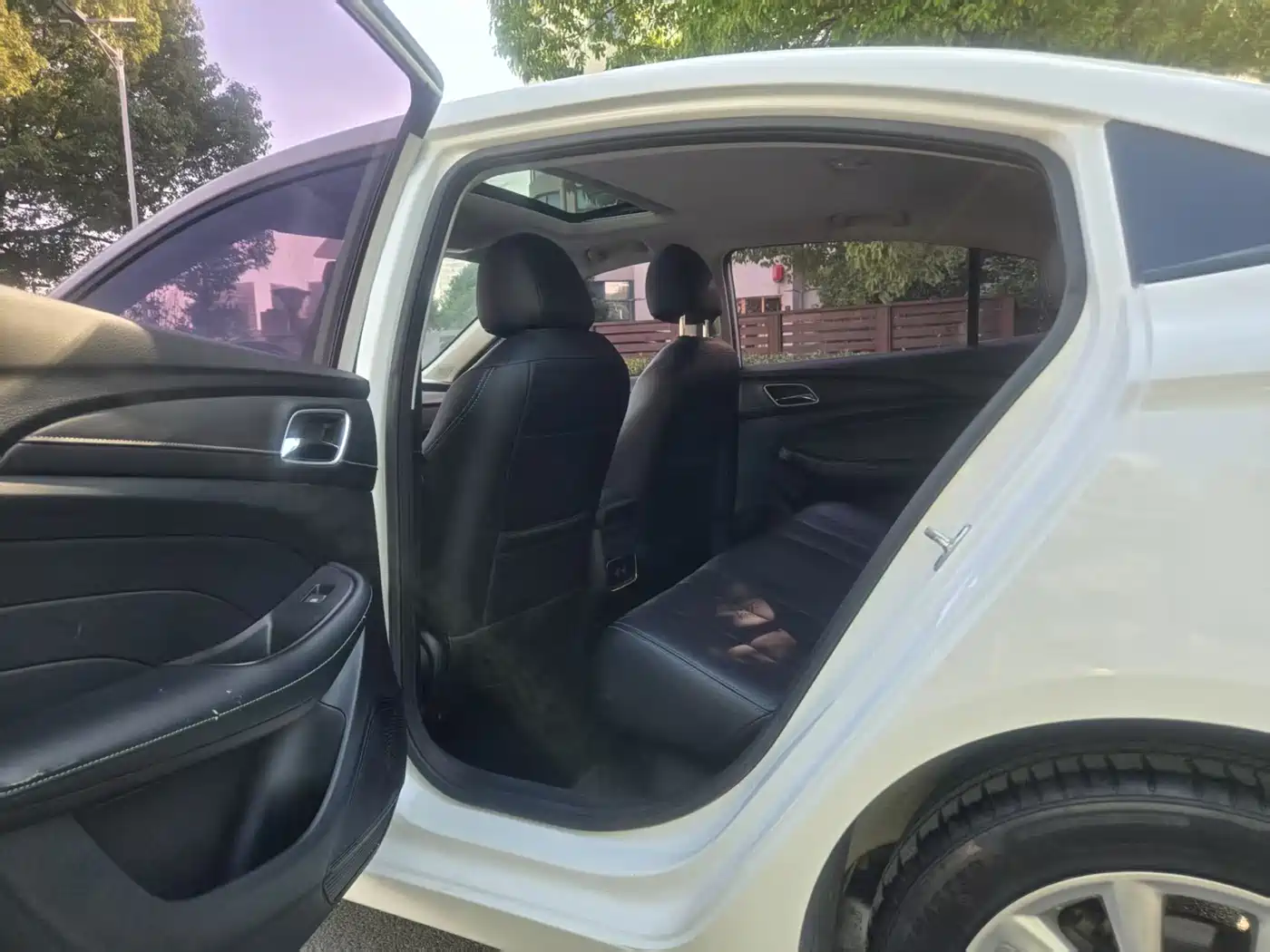 Roewe i5 2019 2019 1.5L Auto 4G-Connected Langyue Edition