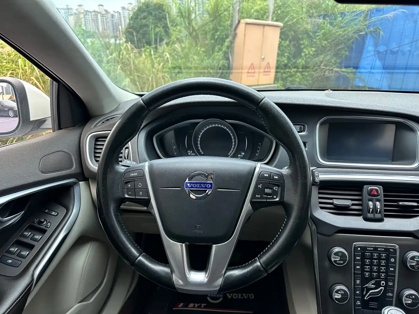 Фото 10 - Volvo V40