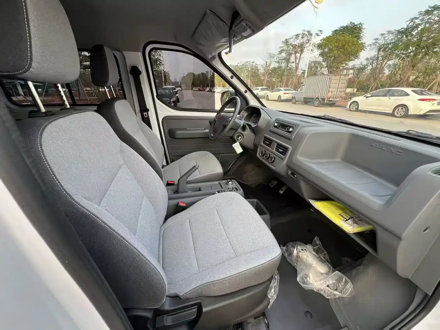 Wuling Motors Wuling Yangguang 2026 2025 400km Bus Comfort Edition
