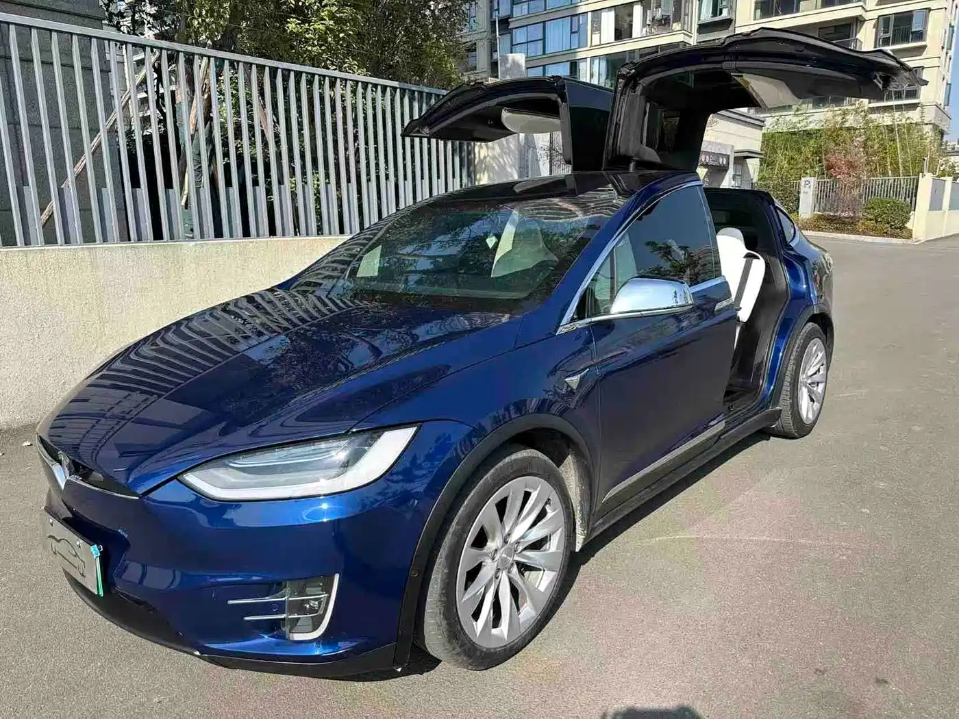 TESLA MODEL X