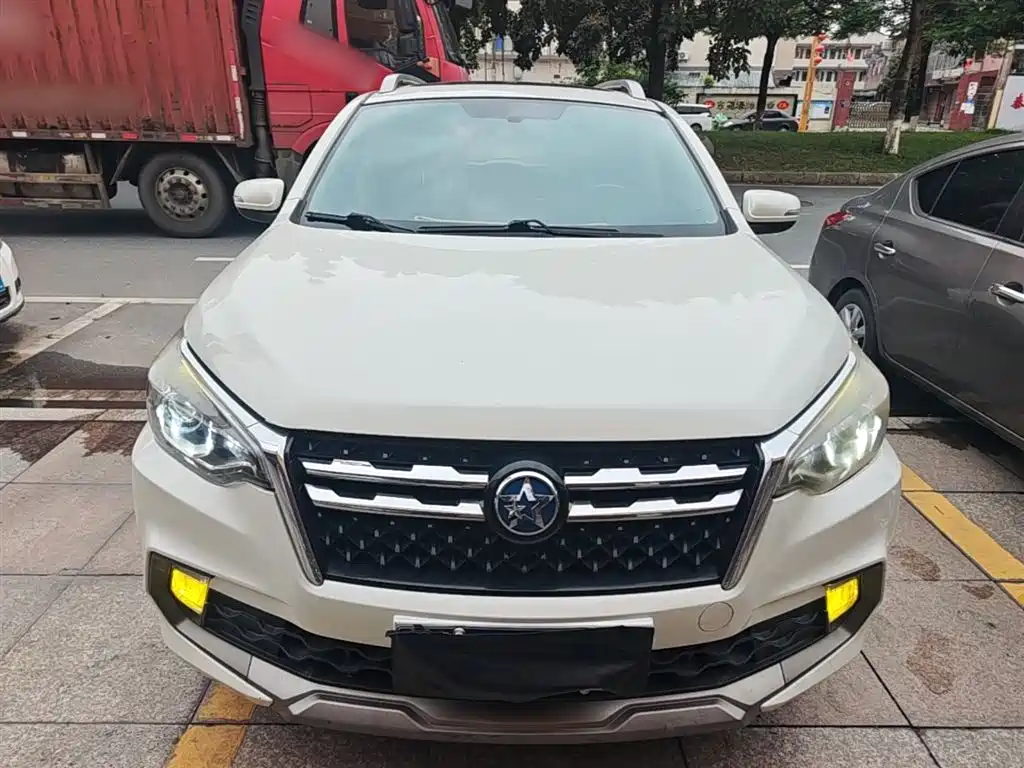 2018 Venucia T70
