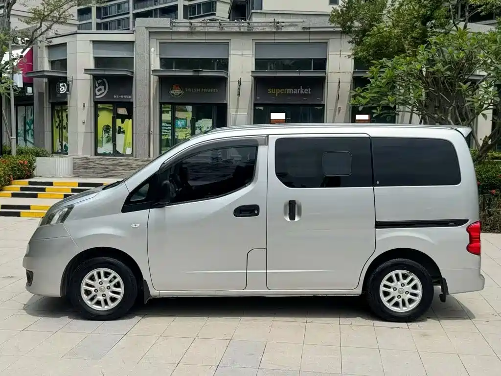 Nissan NV200 2014 2014 1.6L CVT Luxury (China V)