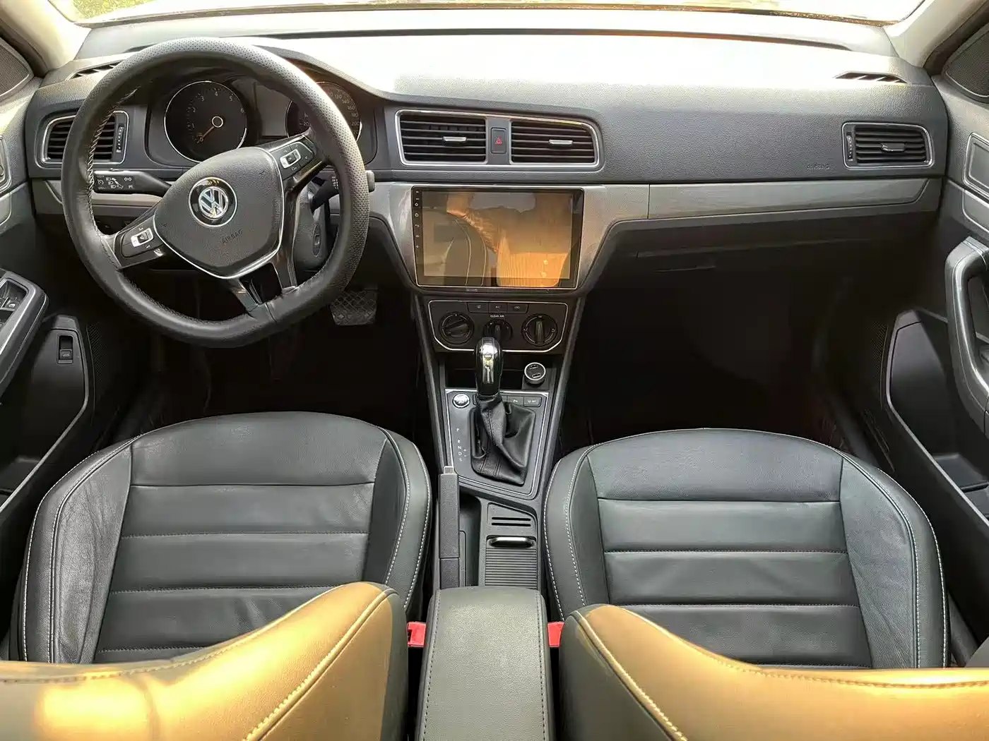 Volkswagen Lavida 2017 1.6L Automatic Comfort Edition фото 16