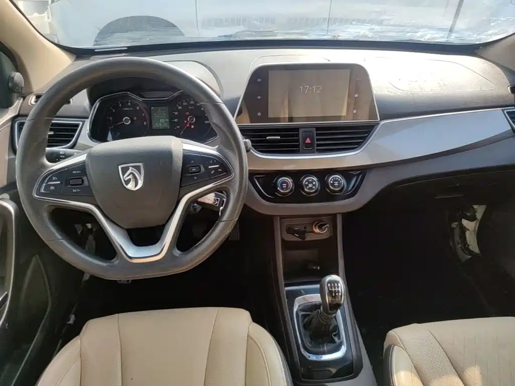 Baojun 310W 2018 2017 1.5L Manual Fashion Edition (China V)