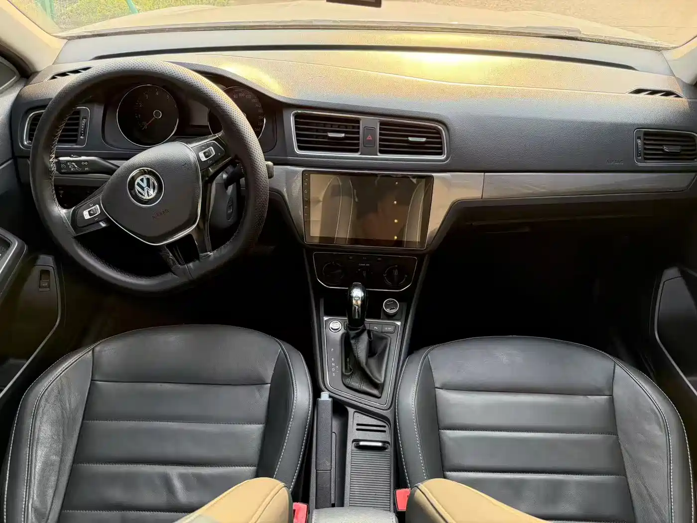 Volkswagen Lavida 2017 1.6L Automatic Comfort Edition фото 7