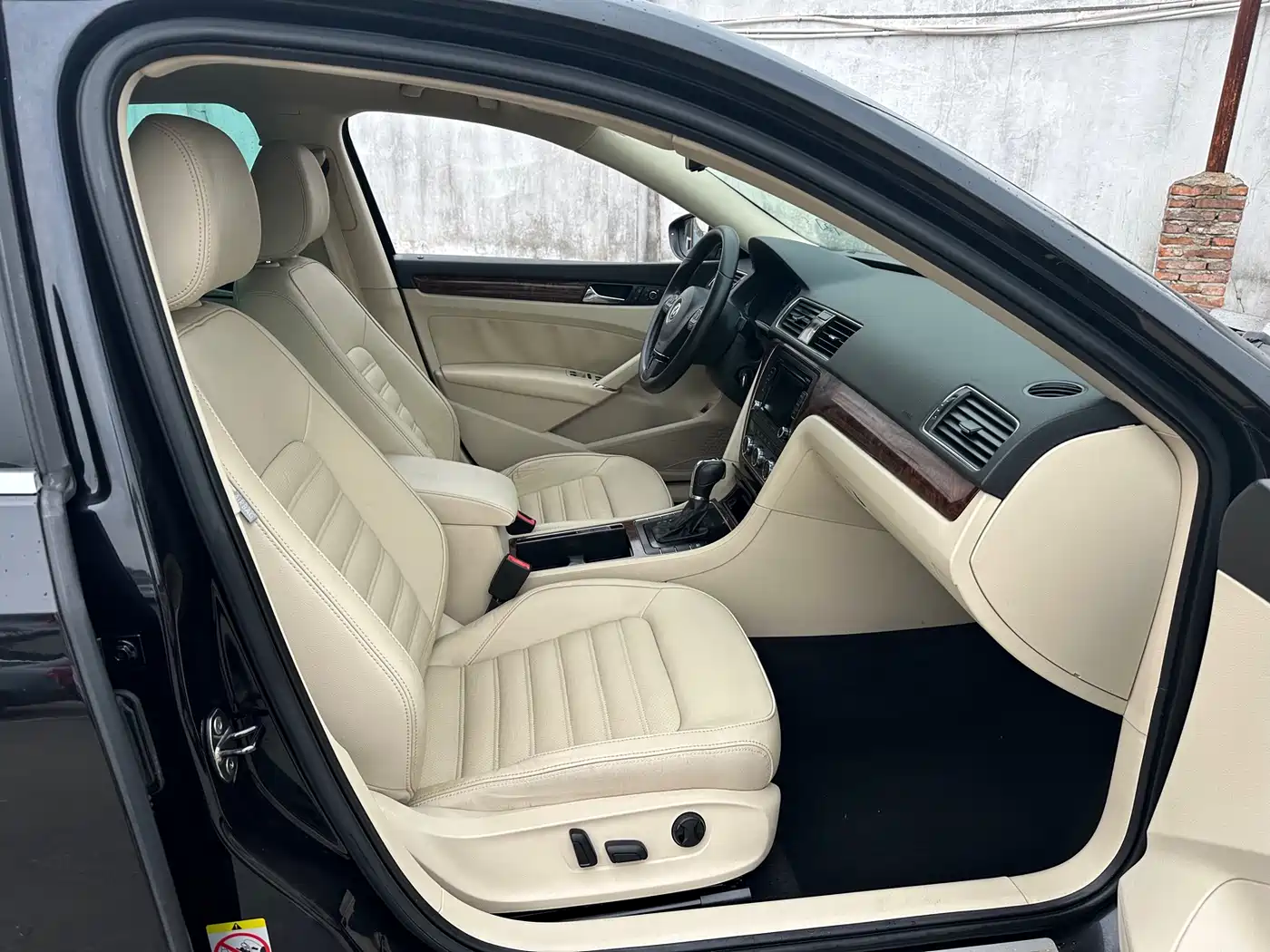 Volkswagen Passat 2011 1.8TSI DSG Royal Edition фото 6