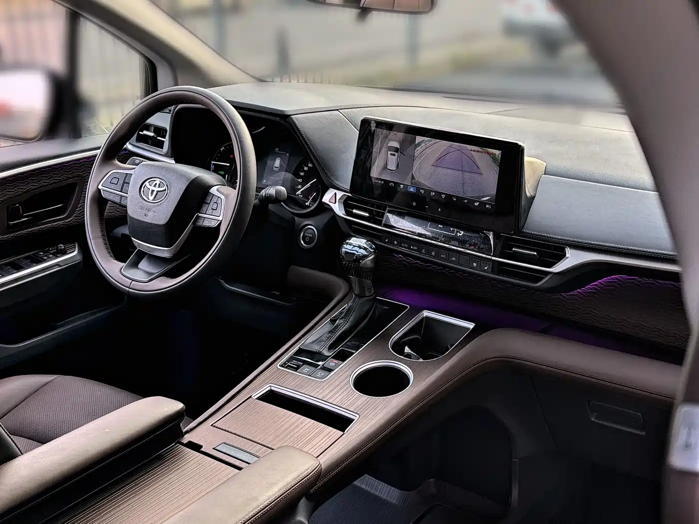 Toyota Sienna 2024 2.5L Hybrid Comfort Edition фото 11