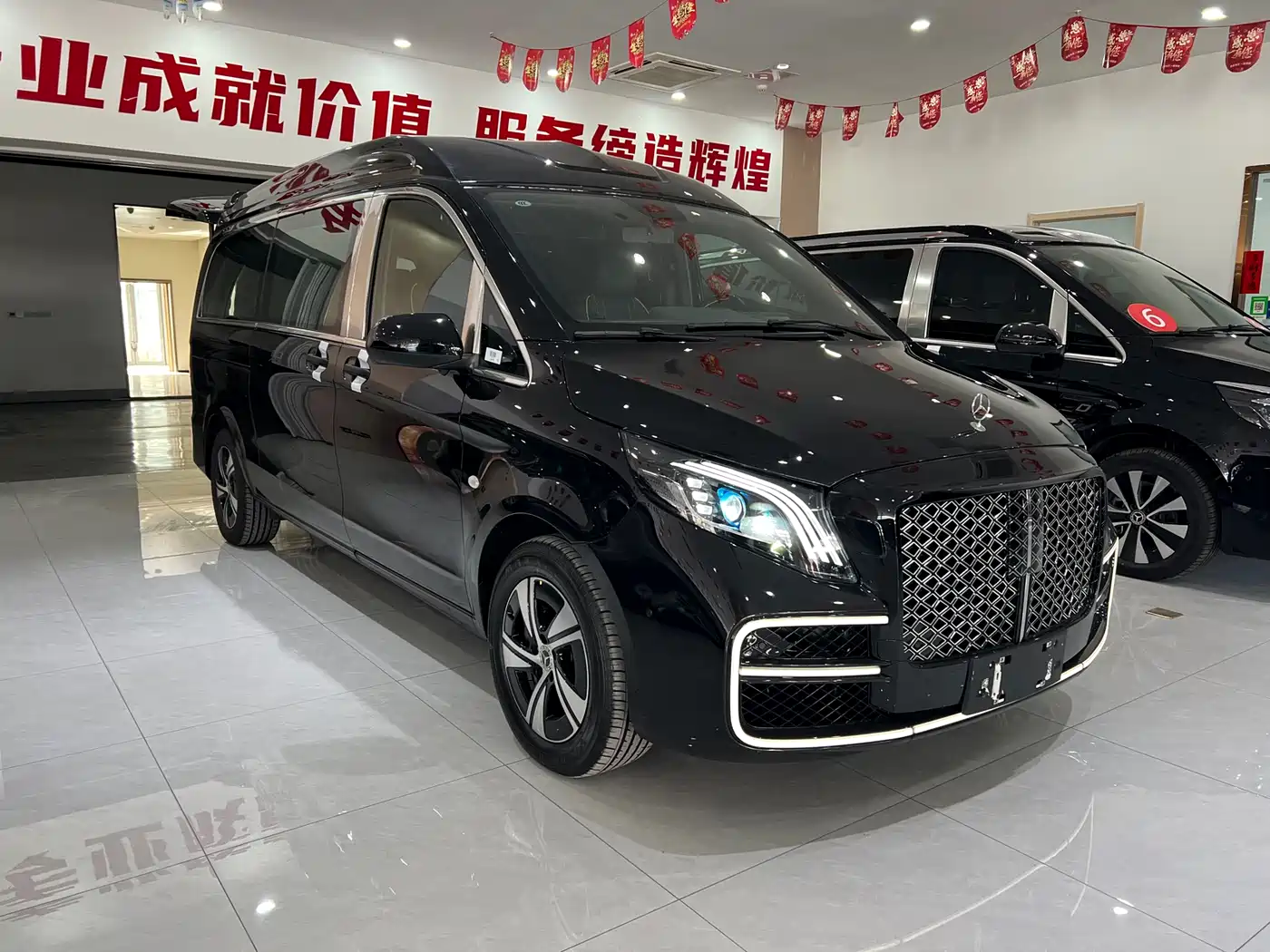 Mercedes-Benz Vito 2024 2.0T Business 7-Seater фото 3
